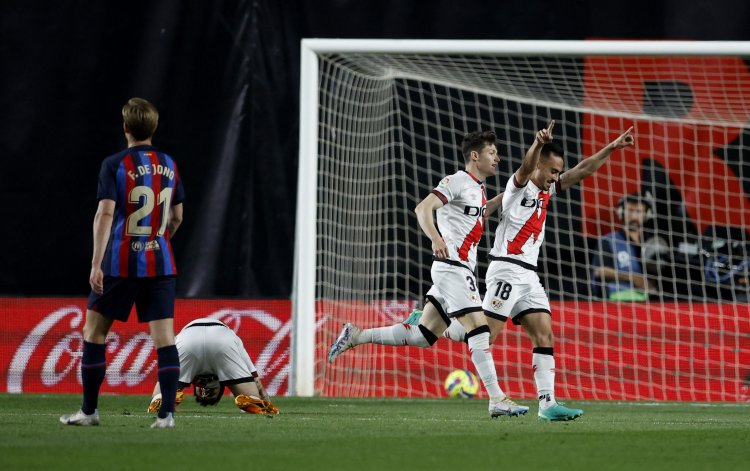 رايو فايكانو يفوز على برشلونة (2-1) في الدوري الإسباني