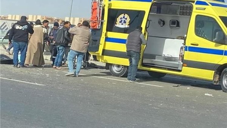 مصرع وإصابة 4 أشخاص في حادث انقلاب سيارة إسعاف على الطريق الصحراوي