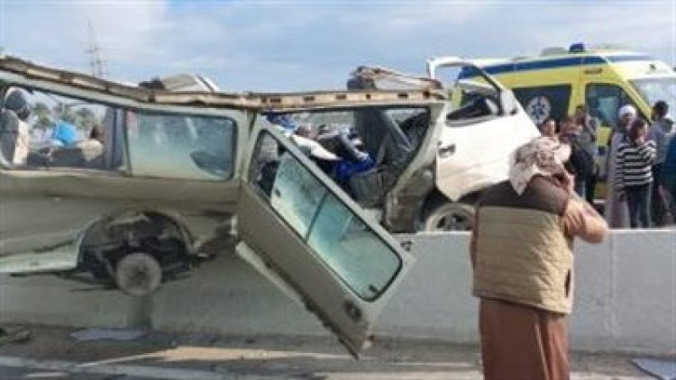 مصرع شخصين وإصابة 17 آخرين في حادث تصادم بطريق أسيوط الغربي
