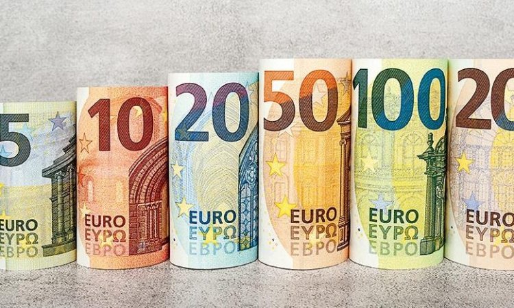 خبير يكشف سر تراجع اليورو عالميًا 