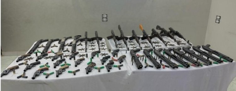 الشرطة تضبط «31 بندقية و13 تاجر مخدرات» خلال حملة مداهمات بأسيوط