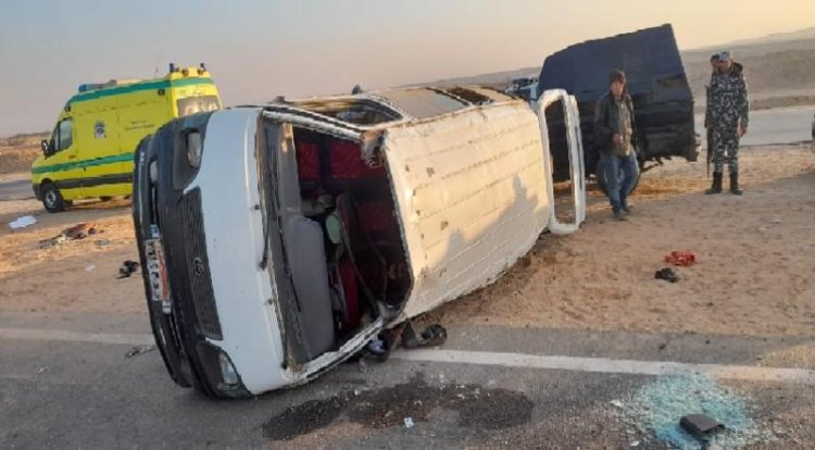 إصابة 15 شخصًا فى حادث على طريق أسيوط الغربي