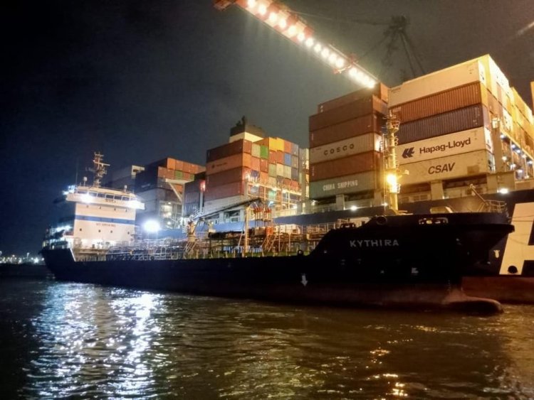 اقتصادية قناة السويس: نجاح ثاني عملية تموين سفن بميناء غرب  بورسعيد