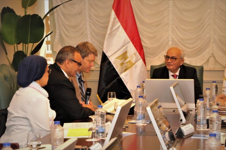 وزير التعليم يبحث مع وفد البنك الدولي تطوير مرحلة قبل الجامعة بمصر