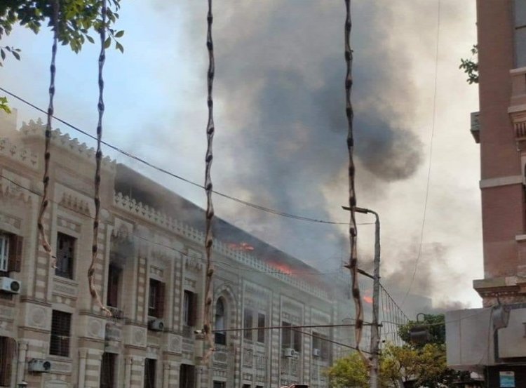 «7 سيارات إطفاء و5 إصابات».. التفاصيل الكاملة لحريق وزارة الأوقاف  | صور