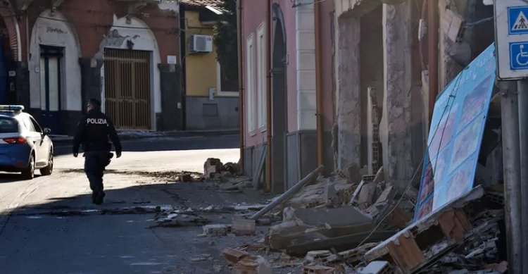 زلزال قوي يضرب حقل بركاني في إيطاليا