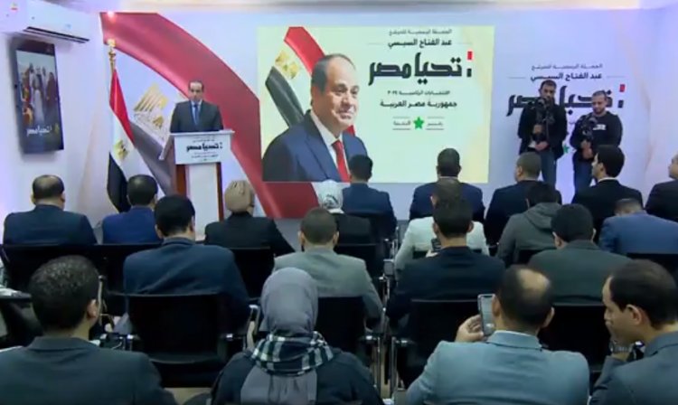 المستشار محمود فوزي: مرشحو الرئاسة يعرضون برامجهم بحرية تامة في الصحافة