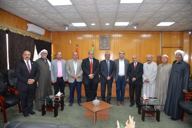 تفاصيل اجتماع محافظ الإسماعيلية بأعضاء اللجنة التنظيمية لـ«مبادرة ازرع»