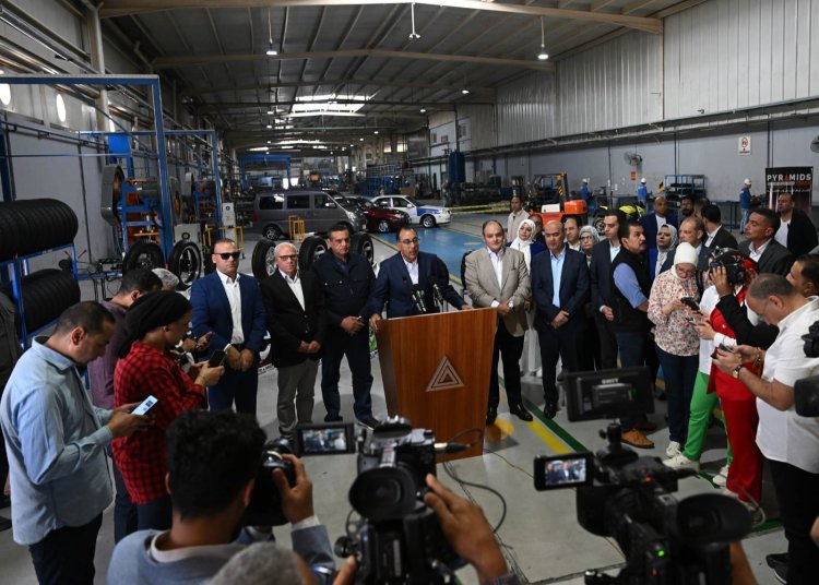 رئيس الوزراء يتفقد توسعات أحد مصانع إطارات السيارات الملاكي في بورسعيد