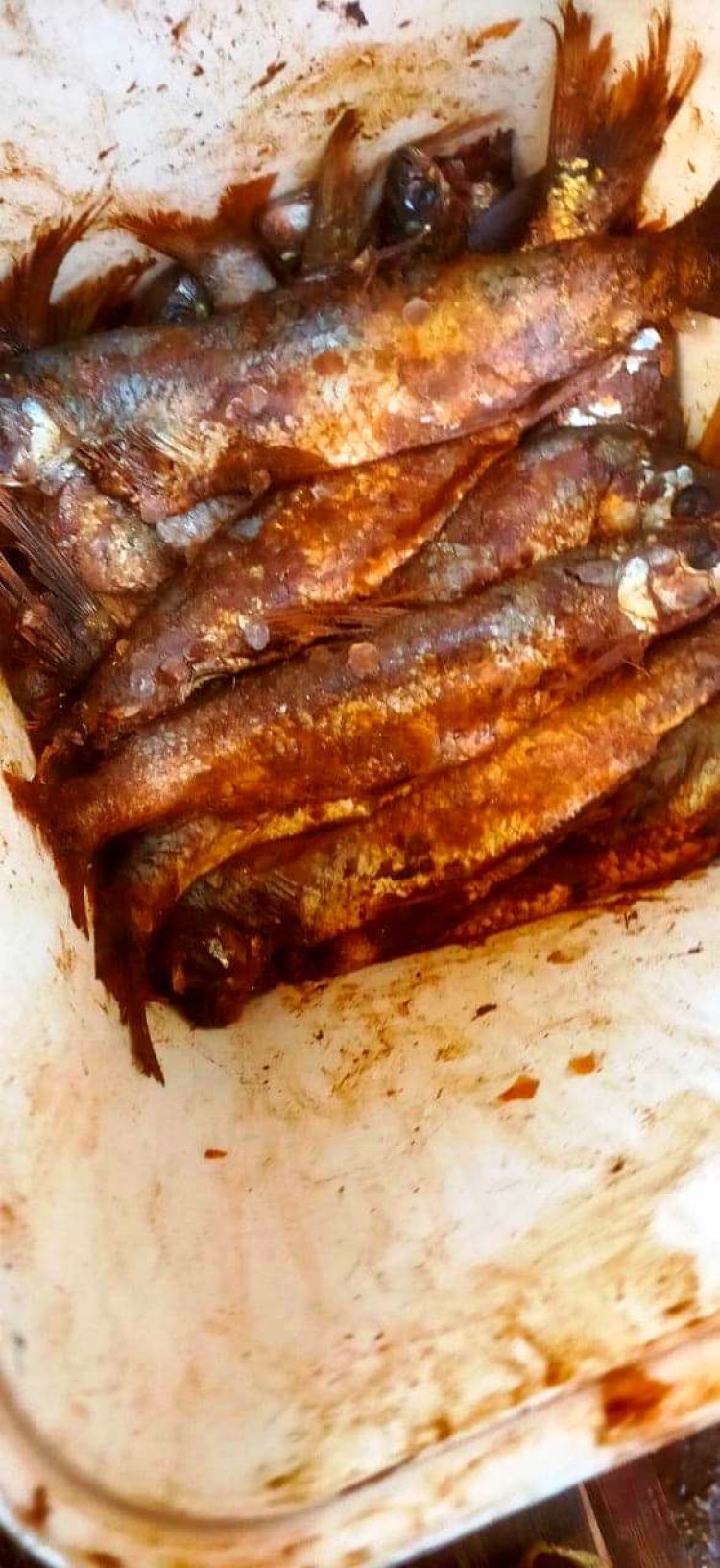 ضبط وإعدام 190 كيلو من الأسماك المملحة والحلوى غير الصالحة للاستهلاك الآدمي بمراكز سوهاج
