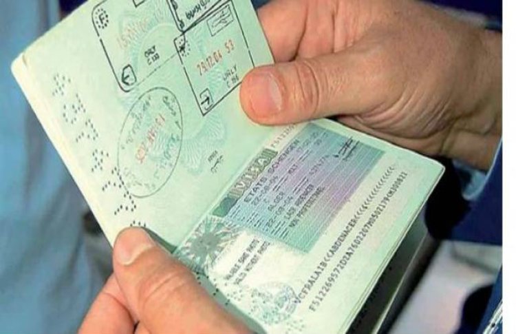 القبض على طباخ  سرق جواز سفر شقيقه وحاول السفر إلى فرنسا