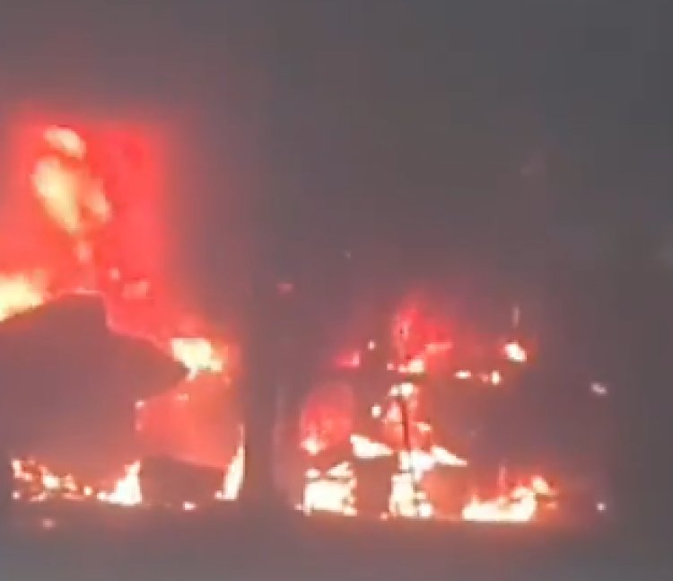 إخماد حريق هائل داخل مصنع مواسير بمنطقة الوراق (صور)