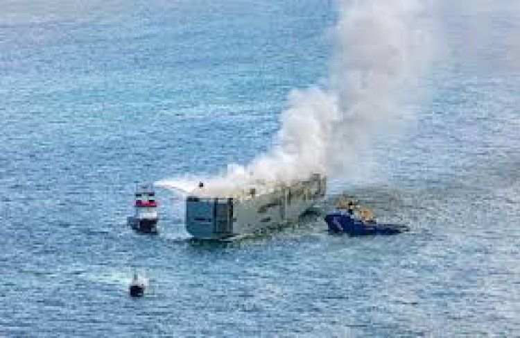البحرية الأمريكية: اندلاع حريق بسفينة تابعة لنا كانت فى الطريق إلى غزة
