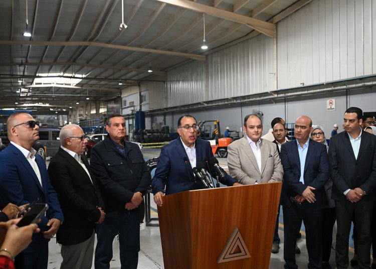 رئيس الوزراء يتفقد عددًا من المصانع في محافظة بورسعيد