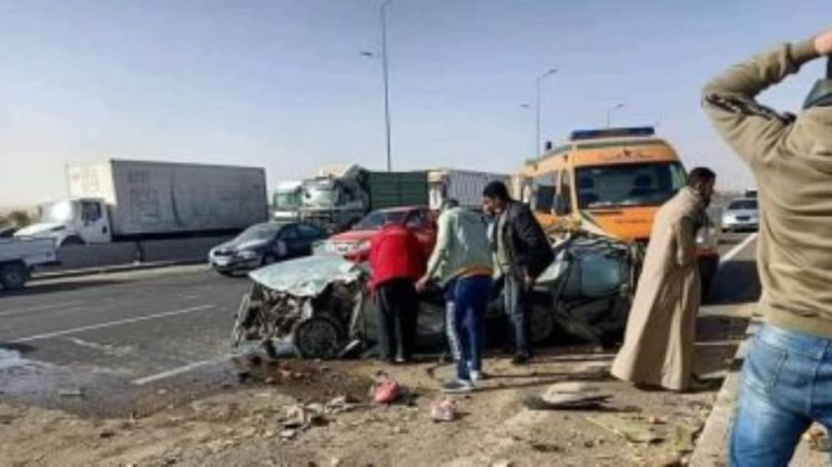 إصابة 18 شخصًا في حادث تصادم مروع على الطريق الصحراوي الغربي