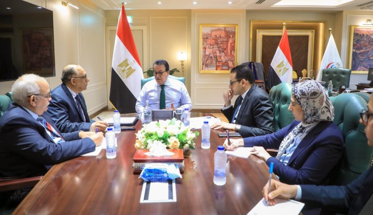 وزير الصحة يعقد اجتماعاً  لمتابعة مستجدات المشروع القومي لتنمية الأسرة المصرية